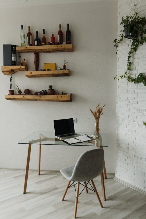 Tips for Creating a Minimalist and Cozy Home Office Space